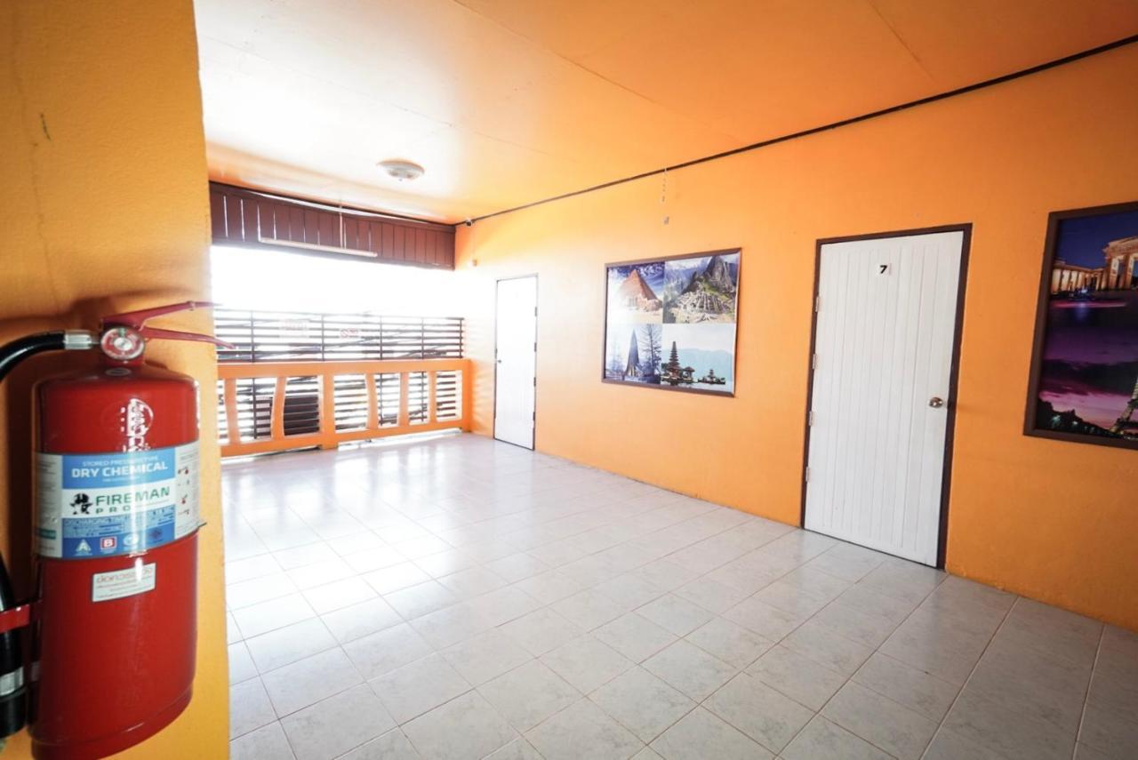 One Trinity Hostel パンガン島 エクステリア 写真