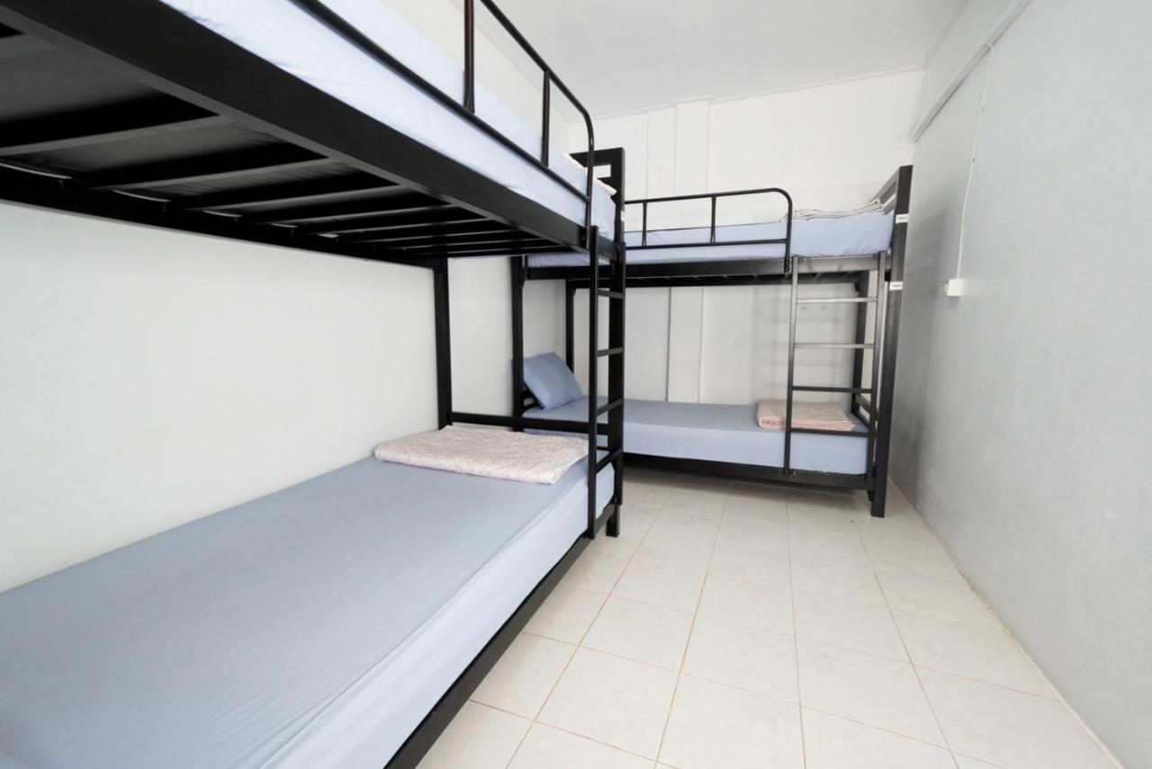 One Trinity Hostel パンガン島 エクステリア 写真