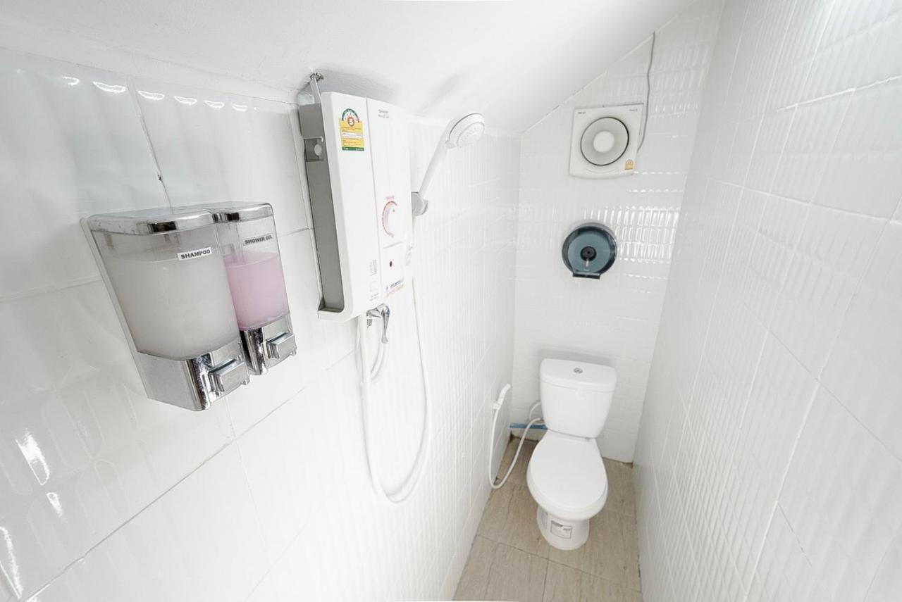 One Trinity Hostel パンガン島 エクステリア 写真