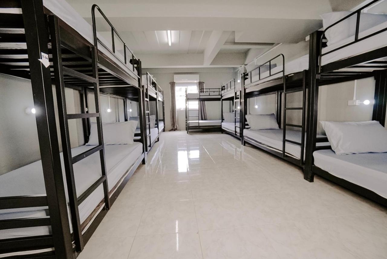 One Trinity Hostel パンガン島 エクステリア 写真