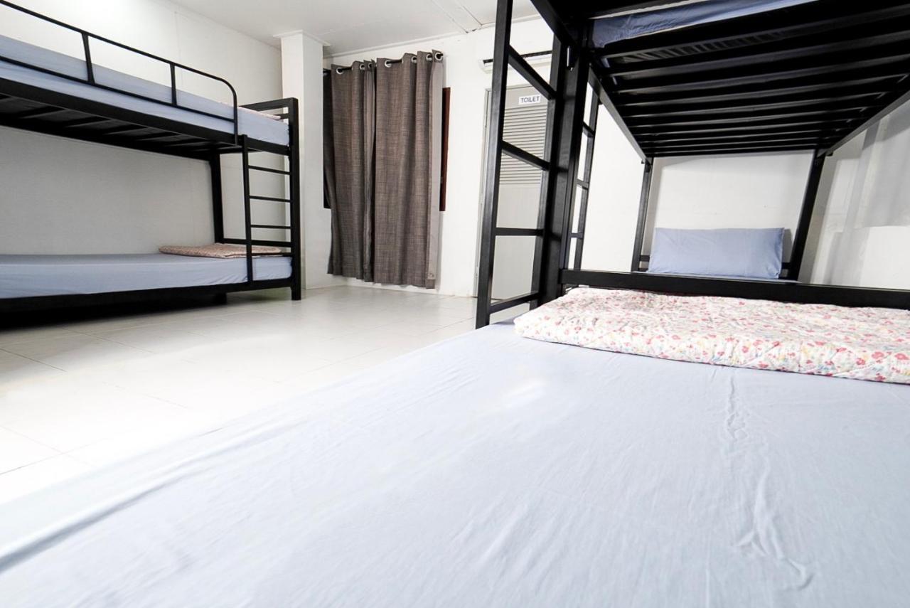 One Trinity Hostel パンガン島 エクステリア 写真